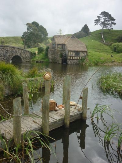 Hobbiton, New Zealand English Village, Village Life, English Cottage, English Countryside, Cozy Cottage, Country Life, Beautiful World, A House, The Good Place