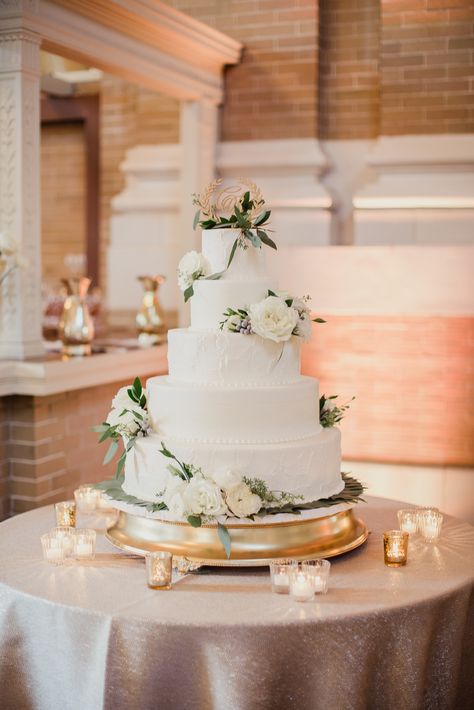 Spain Cake, Green And Gold Wedding Cake, Green White And Gold Wedding, Glamorous Wedding Cakes, Champagne Wedding Cakes, Gray Wedding Cake, Champagne Gold Wedding, White And Gold Wedding Cake, Green Gold Weddings