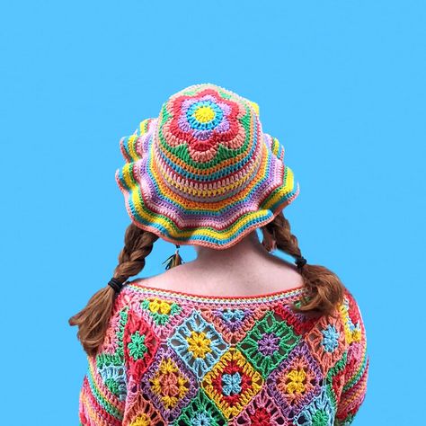 Flower Crochet Bucket Hat, Katie Jones Crochet, Crochet Sweater Diy, Advanced Crochet Patterns, Crochet Patterns Granny Square, Beginner Crochet Sweater, Granny Square Designs, Clothing Tutorial, Katie Jones