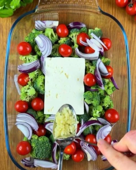 Feta Broccoli Pasta, Pasta With Cherry Tomatoes And Feta, Broccoli Feta, Pasta With Tomatoes, Broccoli Bake, Cooked Pasta, Pasta Water, Broccoli Pasta, Feta Pasta