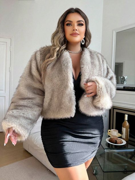 Fuzzy Jacket Outfit, Fuzzy Coat, Faux Fur Coats, Perfect Figure, Jacket Outfit, Classy Casual, Fur Coats, Really Cute Outfits, Edgy Outfits