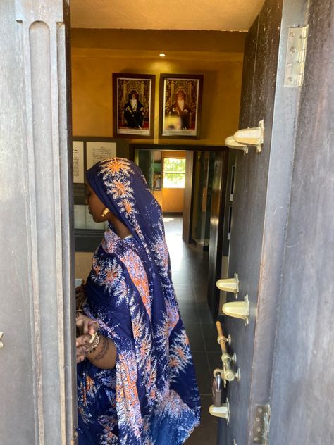 Dahab Gold Somali, Somali Culture Aesthetic, East African Aesthetic, African Girl Aesthetic, Somali Girl Aesthetic, Baati Somali, Somali Henna, East African Women, Somali Aesthetic