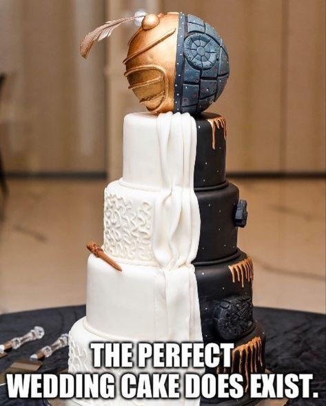 Star Wars Wedding Theme Ideas, Nerd Wedding Cake, Star Wars Wedding Decorations, Fantasy Wedding Theme, Geek Wedding Cake, Star Wars Wedding Cake, Star Wars Wedding Theme, Nerd Wedding, Themed Wedding Decorations