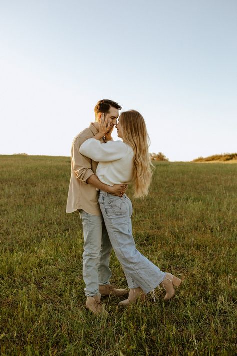 Ramona Grasslands Engagement Session | San Diego Wedding Photographer | Casual Engagement Photos | Engagement Outfit Inspiration | Summer Engagement Session | So Cal Engagement Pictures Engagement Shoot Outfits Spring, Tan And White Engagement Photos, Beige Engagement Photos, Casual Session Couples, Engagement Pictures Mens Outfit, Couples Photoshoot Not Engagement, Engagment Picture Outfits Summer, March Couple Photoshoot, Engagement Photos Ideas Nature