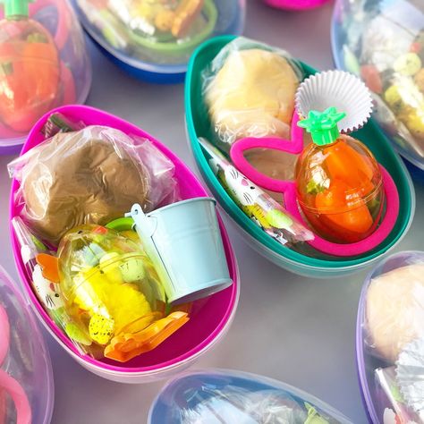 Easter Playdough Kit, Easter Sensory Bin Ideas, Spring Playdough, Easter Play Dough, Easter Playdough, Craft Box Ideas, Busy Box Ideas, Chocolate Play Dough, Kids Goodie Bags