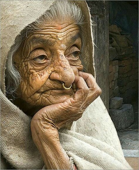 32 Photos of Old People That'll Make You Want to Take Care of Yourself - Wow Gallery Old Faces, Face Reference, Old Woman, Face Expressions, Human Face, Many Faces, Old Age, Old People, People Of The World