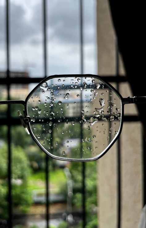 Rain Selfie Ideas, Rain Drops Photography, Specs Photography, Rain View, Glasses Photography, Photography Rain, Rain Pictures, 2024 Art, Glass Photography