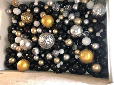 Black, gold, silver, and white organic balloon wall Gold Silver Decorations Party Ideas, Black And White Balloon Wall, Black Silver Gold Party Decorations, Silver And Gold Decorations Party Ideas, Black And Gold Balloon Wall, Black Gold Silver Party Decorations, Black Gold And Silver Party Decorations, Black And Gold Balloon Decorations, Black Balloon Wall