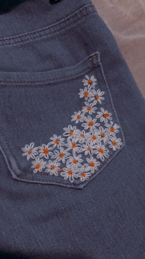 Trousers Embroidery Design, Embroidery Clothing Ideas, Daisy Embroidery Jeans, Jean Jacket Embroidery Diy, Embroidery On Pants, Jeans Back Pocket Design, Embroidery On Jeans, Cuffs Diy, Embroidery Jeans Diy