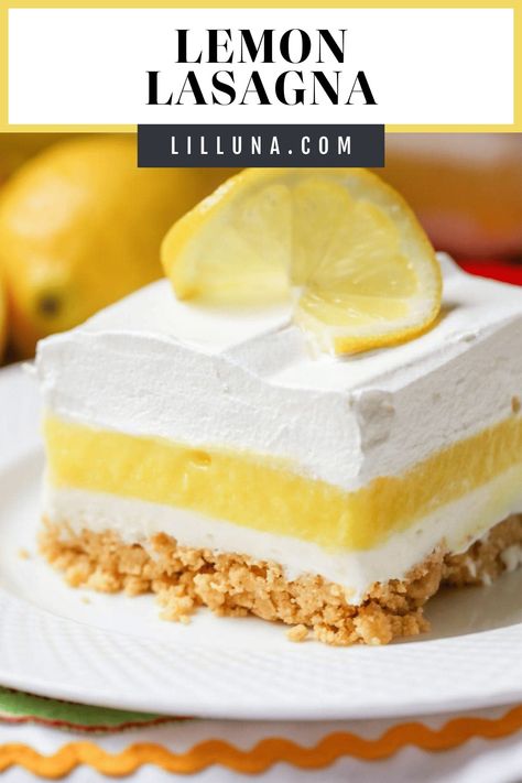 This luscious lemon lasagna consists of 4 tasty layers, including a Lemon Oreo crust, cream cheese layer, lemon pudding layer and topped with whipped cream! So creamy and refreshing—you can't get enough!#lemonlush #lemonlasagna #lemondessert #dessert Lemon Lasagna Dessert, Lemon Lasagna, Thanksgiving Desserts Pie, Lasagna Dessert, Lemon Desserts Easy, Dessert Lemon, Biscuits Graham, Thanksgiving Desserts Easy, Torte Cupcake