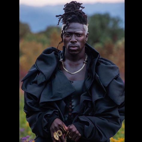 • Moses Sumney’s Instagram post: “I’ve made something incredibly ambitious for @afropunk’s virtual festival, Planet Afropunk. Can’t wait for you to see it. Performance…” Moses Sumney, Backless Corset, Band Photoshoot, Toby Stephens, Gender Envy, Afro Punk, Male Figure, Black Beauty, Jon Snow