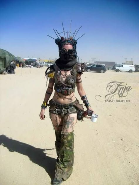 Wasteland Weekend Women, Wasteland Weekend Costumes, Degenesis Art, Wasteland Outfit, Post Apocalyptic Outfit, Apocalypse Outfit, Post Apocalyptic Clothing, Apocalypse Fashion, Wasteland Warrior