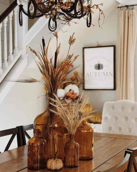 30 DIY Thanksgiving Centerpieces » Lady Decluttered Housing Decor, Fall Dining Table Decor, Fall Dining Table, Fall Dining Room, Minimalist Dekor, Winter Projects, Autumn Dining, Fall Table Centerpieces, Tafel Decor