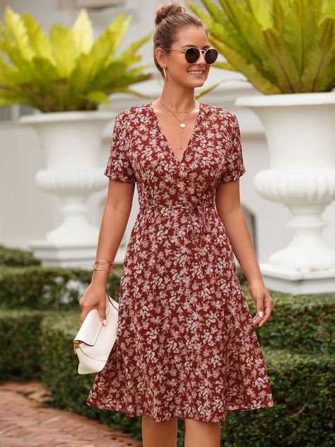 floral dress- floral outfit- summer outfit - summer dresses - floral dresses- floral dress outfit- Flowery Dress Casual, Cotton Dress Summer Casual, Floral Dress Outfit Summer, Classy Summer Dress, Casual Floral Dress, Floral Dress Outfit, Knee Length Floral Dress, Knee Length Dresses Casual, Cotton Dresses Summer