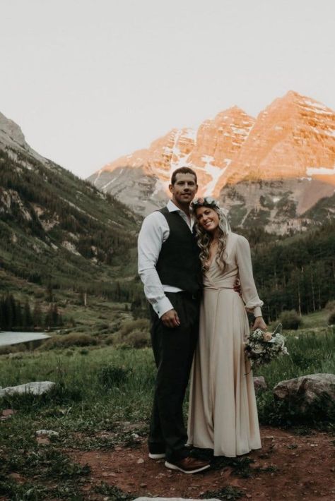 This Colorado vow renewal ceremony includes their daughter and 10 years of ups and downs plus tons of love. Photo by Silk & Thorn Colorado Vow Renewal, 10 Year Vow Renewal, Renewal Ceremony, Sunrise Ceremony, Anniversary Shoot, Kids In Love, Vow Renewal Ceremony, Photography Trends, Maroon Bells