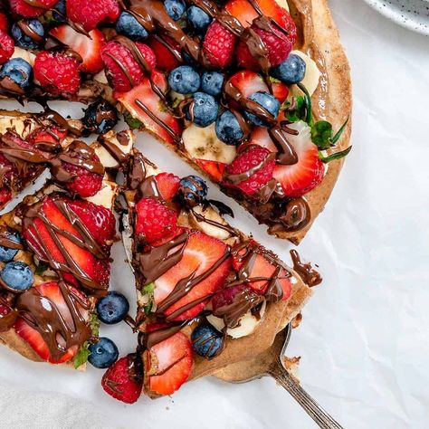 Cookie Pizza Fruit, Summer Fruit Pizza, Vegan Fruit Pizza, Vegan Mexican Hot Chocolate, Berry Pizza, Ella Vegan, Healthy Fruit Pizza, Dessert Pizza Recipes, Sweet Pizza