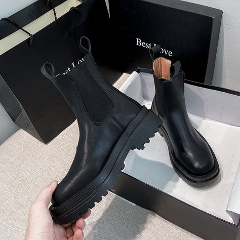 Chunky Boots Women, Women Winter Shoes, Mode Shoes, Platform Heels Boots, Botas Chelsea, Boots Chunky, Equestrian Boots, Ankle Boots Black, Boot Types