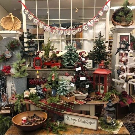 Christmas Decor Ideas For Boutique, Antique Booth Christmas Display Ideas, Christmas Vendor Booth Ideas, Christmas Store Displays Retail, Christmas Retail Display, Christmas Vignettes Display, Holiday Merchandising, Antique Shop Display Ideas, Iowa Farmhouse