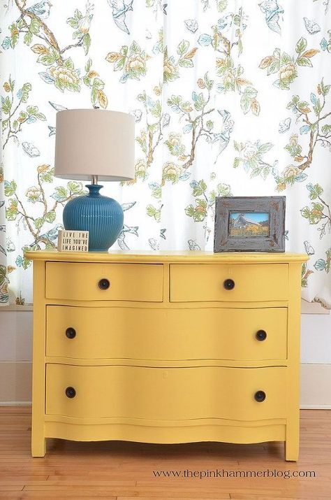 Before & after; Dresser transformation by The Pink Hammer blog Dresser Transformation, Yellow Painted Furniture, Yellow Dresser, Dresser Makeovers, Pink Dresser, Yellow Furniture, Garden Diy Ideas, Diy Dresser Makeover, Dresser Design