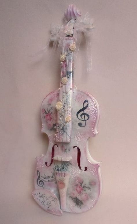 Painted Violin, Violin Decoration, Pretty Instruments, Violin Pics, Play Violin, Viola Instrument, Music And The Brain, Shabby Chic Diy Crafts, Violin Art