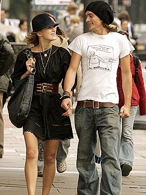 LOVE the belt with a lacy dress and fedora. Keira Knightley Dress, Keira Knightley Style, Kiera Knightly, Rupert Friend, Keira Knightly, Stylish Couple, Style Muse, Keira Knightley, Celebrity Street Style