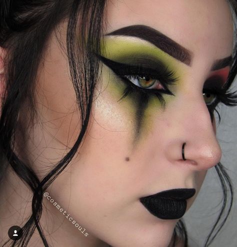 Green And Black Eyeshadow, Goth Eye Makeup, Yellow Makeup, Punk Makeup, Halloween Eye Makeup, Rave Makeup, Smink Inspiration, Black Eyeshadow, Green Makeup