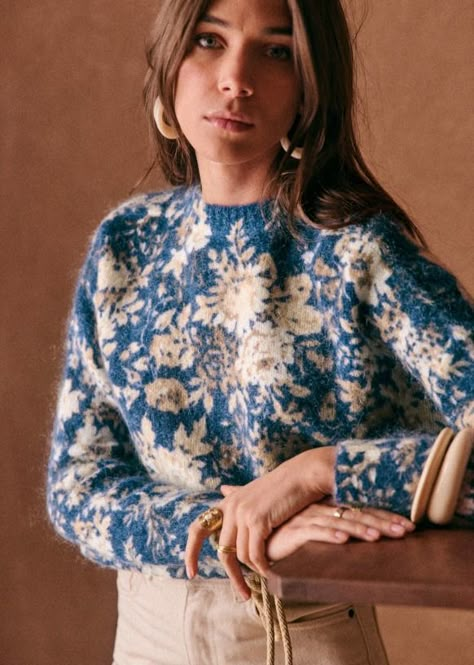 Azalee Sweater - Cara print - Kid mohair - Sézane Sezane Floral Sweater, Sweater On Dress, Fall 2024 Style, Feminine Sweaters, Floral Sweater Outfit, Printed Knitwear, Sezane Outfit, Sezane Sweater, 2023 Sweaters