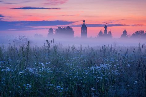 dreamscape Foggy Places, Misty Dawn, Photo Arts, Photo Landscape, Flowery Wallpaper, Music Backgrounds, Russia City, City Landscape, Fantasy Art Landscapes