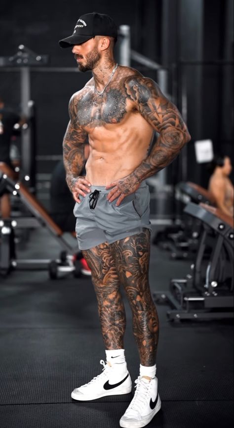 Lion Back Tattoo, Best Tatto, Cool Chest Tattoos, Metal Tattoo, Gym Guys, Tattoos Men, Chest Tattoos, Athletic Body, Men Bodies