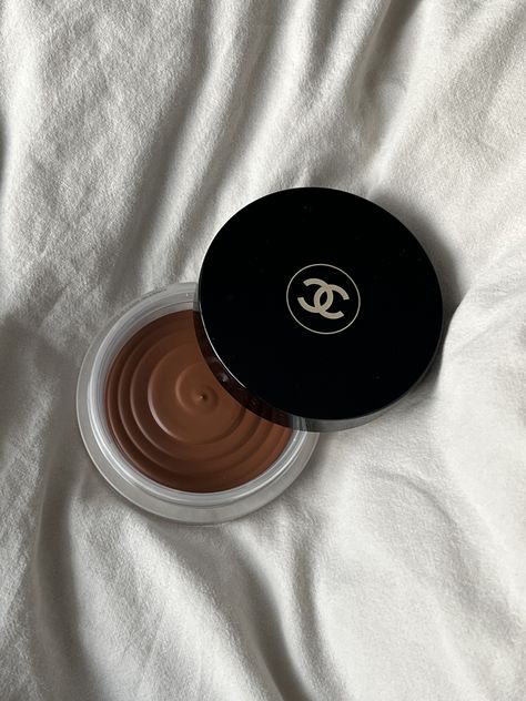 Chanel les beiges healthy glow bronzing cream 💄 Chanel Bronzer Aesthetic, Chanel Cream Bronzer, Chanel Bronzer, Chanel Les Beiges Healthy Glow, Chanel Cream, Cream Bronzer, Chanel Les Beiges, Chanel Beauty, Makeup Brands