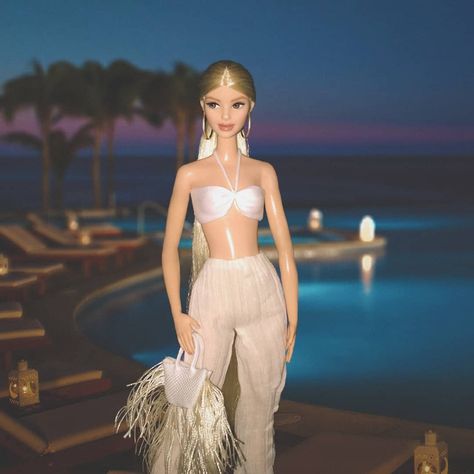 𝒞𝒽𝒶𝓃ℯ𝓁 𝒪𝒷ℯ𝓇𝓁𝒾𝓃 on Instagram: “Nights to remember ✨” Chanel Oberlin, Barbie Fashion Sketches, Barbies Pics, Barbie Images, Barbie Fashionista Dolls, Barbie Family, Barbie Dress Fashion, Barbie Model, Doll Clothes Barbie