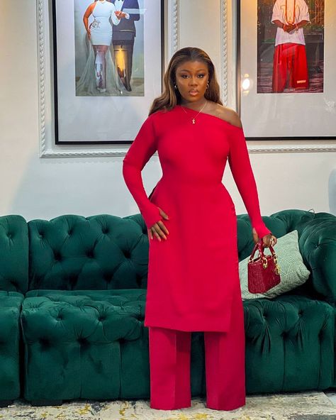 Red two piece pants set outfit inspiration Material Styles For Ladies, 2 Piece Outfit Set Pants, Trouser And Top For Ladies, Material Styles, Two Piece Outfits Pants, Corporate Dress, Chic Dress Classy, 2piece Outfits, Elegant Outfit Classy