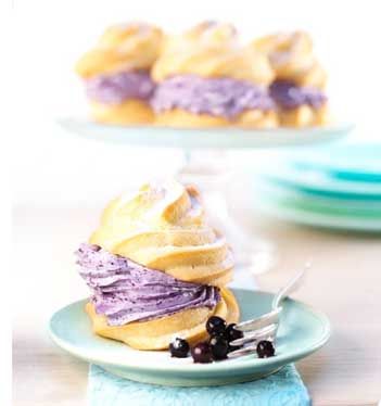 Blueberry Eclair, Blueberry Cream Puffs, Wild Blueberry Recipes, Puffs Recipes, Puff Recipes, Choux Cream, Creme Puff, Cream Puff Recipe, Berry Recipes