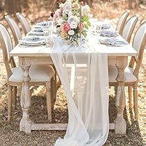 Wedding round table settings