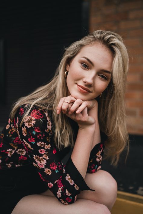 Rooftop Portrait, Portrait Composition, Julia Trotti, Composition Tips, Fast Shutter Speed, Editorial Photoshoot, Women Portrait, Photoshoot Pose, Female Pose