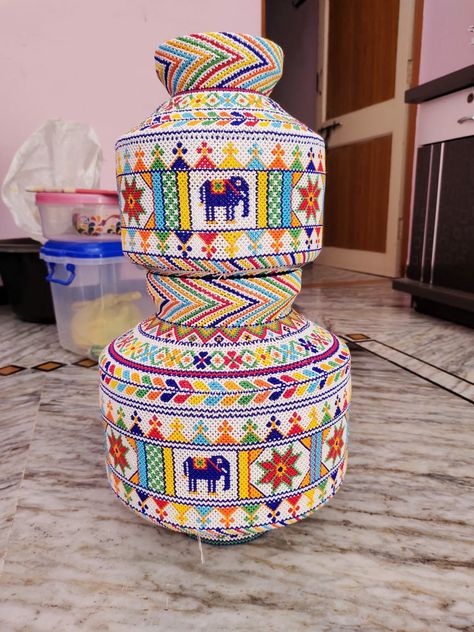 Moti Kamar Belt, Coconut Decoration, African Beaded Bracelets, Bead Loom Kits, Thali Decoration Ideas, Moti Work, Saree Tassels Designs, Kutch Work Designs, Wedding Gift Pack