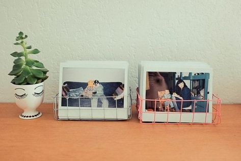 10 Awesome Ways to Display your Instax or Instagram Photos Polaroid Pictures Display, Polaroid Display, Instax Wide, Polaroid Wall, Instax Photos, Instant Photography, Polaroid Pictures, Vintage Eclectic, Instagram Foto