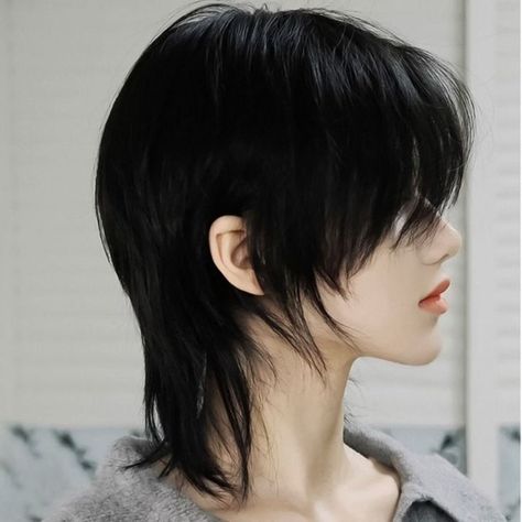 Tomboy Medium Haircut, Masculine Women Haircut, Short Masculine Haircuts For Women, Short Hair Masculine, Medium Mullet Women, Tomboy Haircuts For Women, Masculine Haircut For Women, Haircut Ideas Trendy, Wolf Hair