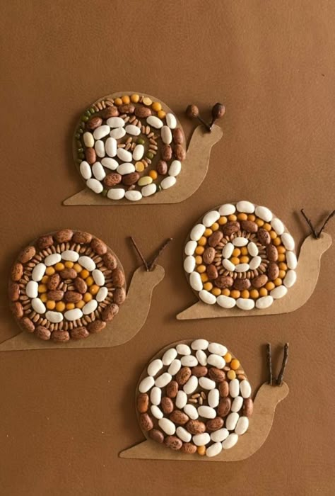 Eco Crafts For Kids, Snail Activities For Preschool, Reggio Art Activities, Seed Crafts For Kids, Nature Themed Crafts, Nature Walk Activities, Wildlife Activities, Easy Craft Ideas For Kids, Kindergarten Activity