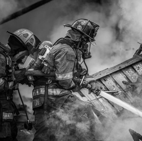 Firefighter Wallpaper, Fire Black And White, Firefighter Images, Fireman Art, Firefighter Photography, Firefighters Daughter, Firefighter Tattoo, Fire Fighter Tattoos, Firefighter Art