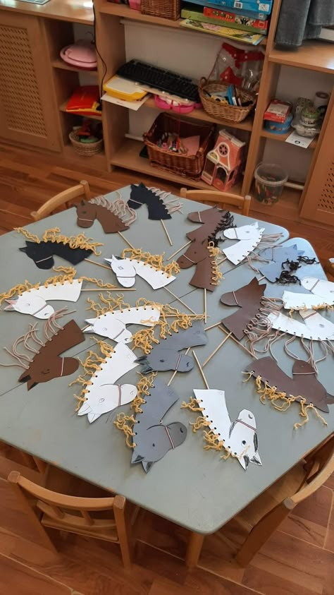 Horse Art Projects For Preschoolers, Western Themed Activities, Medieval Crafts Preschool, Farm Summer Camp Activities, Wild West Stem Activities, Wild West Science Activities, Horse Activity For Preschool, Horse Crafts For Preschoolers, Wild West Art Projects For Kids