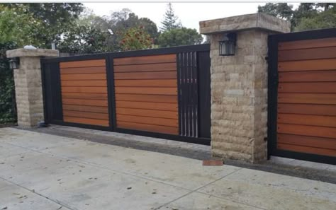 Modern Electric Gates Driveways, Gate Design Modern Wood, Entrance Decoration Ideas, Entrance Walls, Wooden Gate Designs, Gates Ideas, Porch Gate, Wooden Fence Gate, Gate Entrance