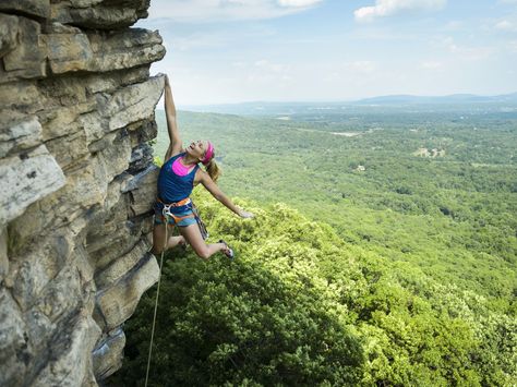 Sasha Digiulian climbs at the Shawangunks in New Paltz, NY on June 20, 2016. Climbing Gears, Sasha Digiulian, Rock Climbing Women, Climbing Girl, Rock Climbing Gear, New Paltz, Action Photography, Rock Climbers, Ice Climbing