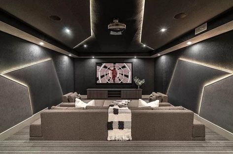 Modern movie room with wall strip led lighting House Cinema Room, French Modern Exterior, Cave Lighting, Luxury Cinema, House Cinema, Man Cave Lighting, Home Theater Room Design, Theater Room Design, Home Theater Rooms