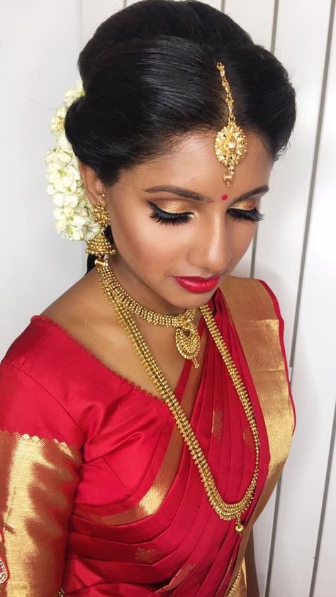 Red Pattu Saree, Hindu Bridal Makeup, Engagement Hairstyle, South Indian Wedding Hairstyles, Chennai Wedding, Hairstyles For Indian Wedding, South Indian Wedding Saree, Hairstyles For Gowns, Actress In Saree