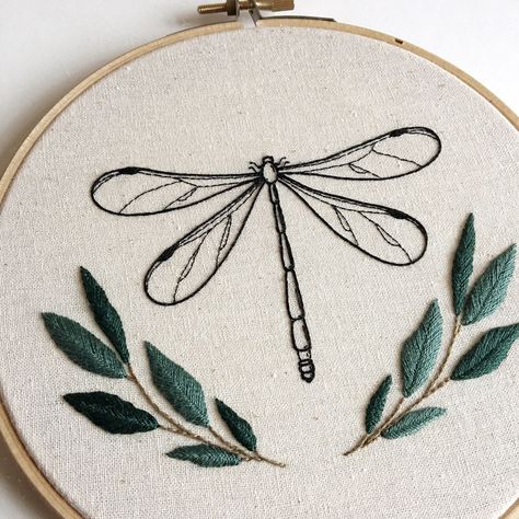 Embroidery Patterns Vintage, Creation Couture, Hand Embroidery Pattern, Sewing Embroidery Designs, Hand Embroidery Art, Modern Embroidery, Embroidery Hoop Art, Embroidery Craft, Vintage Embroidery