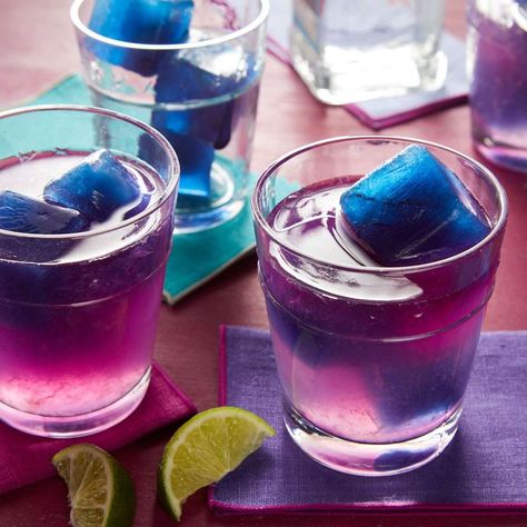 Booze Recipes, Purple Foods, Mixology 101, Homemade Margaritas, Butterfly Pea Tea, Blue Drinks, Artificial Food, Tea Cocktails, Butterfly Pea Flower