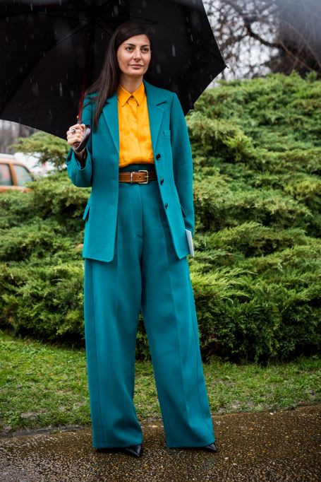 Giovanna Battaglia Engelbert, Teal Suit, Teal Outfits, Vogue British, Giovanna Battaglia, Fashion Vibes, Paris Fashion Week Street Style, Power Suit, Grand Palais