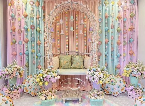 Pastel Mendhi Decor, Mehndi Decoration At Home, Roka Decor, Mehendi Setup, Mehndi Decoration Ideas At Home, Pakistani Mehndi Decor, Mehndi Stage Decor, Mehndi Decoration Ideas, Mehandi Decor