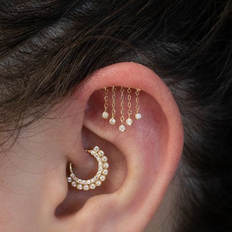 Ohrknorpel Piercing, Top Ear Piercing, Helix Jewelry, Gem Top, Ear Piercings Helix, Helix Ear, Helix Piercing Jewelry, Pretty Ear Piercings, Helix Earring